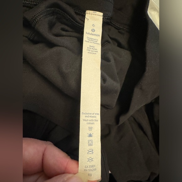 Lululemon Rejuvenate Crop *18” in Black. Size 6. - Picture 14 of 17